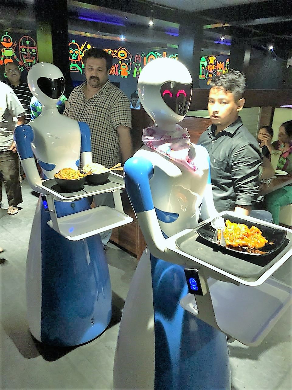 INDIA: Robots, Go the Food Way