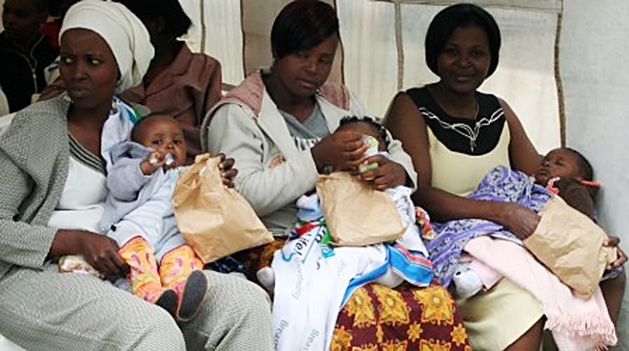 KENYA: Online Groups Replace Traditional Motherhood Advice